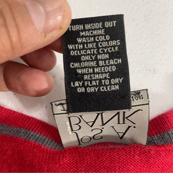 Jos. A. Bank Traveler’s Collection Red 100% Merino Wool V-Neck Sweater Vest L - Picture 4 of 9